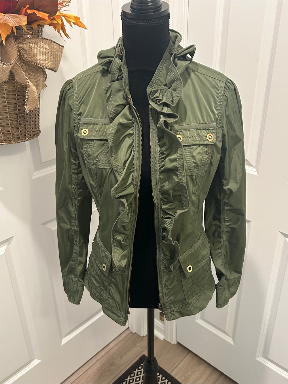 White House Black Market Women’s Olive Ruffle-Trim Tie-Waist Utility Jacket. XS